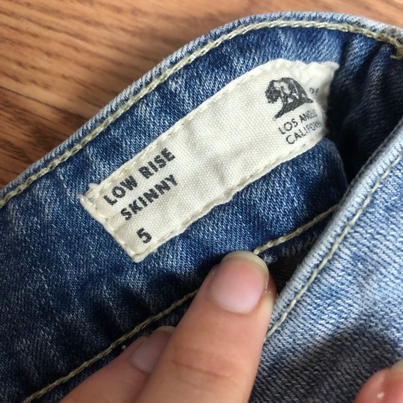 Pacsun Low Rise Distressed Jeans 25 - Picture 2 of 3